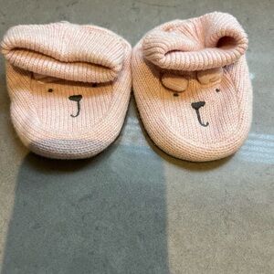 Adorable Pink Baby gap Booties 6-12m